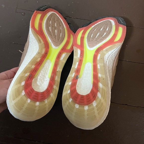 Adidas Women's Ultraboost 21 Running Shoe - Picture 5 of 6